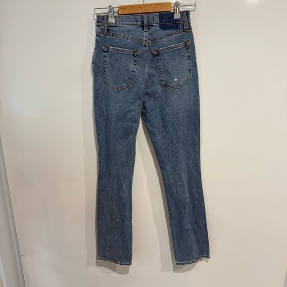 Abercrombie & Fitch Ultra High Rise 90s Slim Straight Jean - Picture 6 of 7